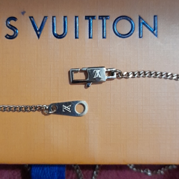 Louis vuitton upside down corie necklace - Picture 3 of 5